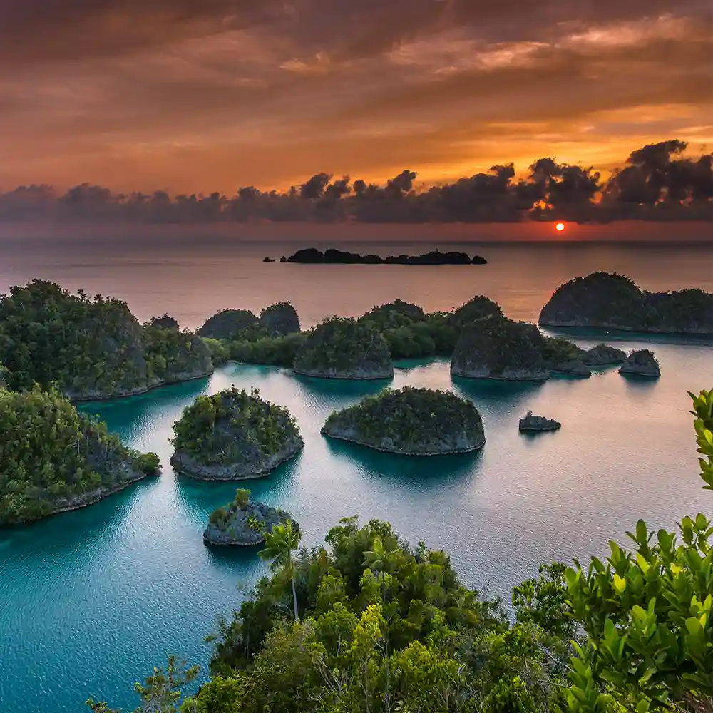 Piaynemo - Raja Ampat Yacht Charter